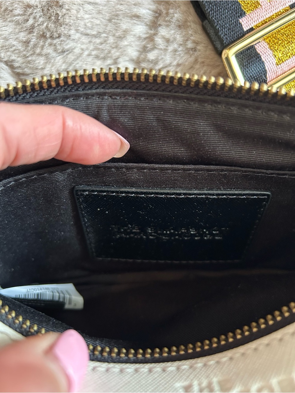 Marc Jacobs Black SnapshotCrossbody Camera Bag with Gold Hardware and Logo Strap - Picture 16 of 16